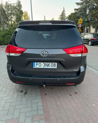 Toyota Sienna cena 55900 przebieg: 258930, rok produkcji 2011 z Konin małe 191